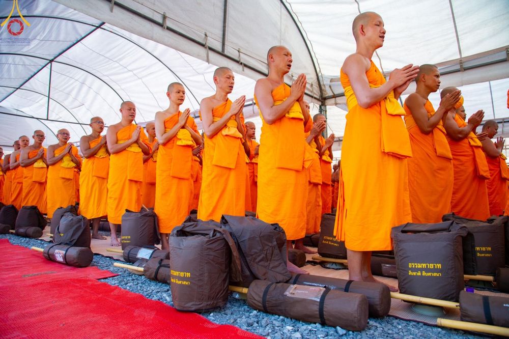 ภาพ No.196149:พิธีต้อนรับพระธรรมยาตรา ณ อนุสรณ์สถานลำดับที่ 4 สถานที่เกิดด้วยกายธรรม วัดโบสถ์(บน) ต.บางคูเวียง จ.นนทบุรี ในโครงการธรรมยาตรา กตัญญูบูชา มหาปูชนียาจารย์ พระมงคลเทพมุนี(สด จนฺทสโร) พระผู้ปราบมาร อนุสรณ์สถาน 7 แห่ง ปีที่ 13 วันที่ 15 มกราคม พ.ศ. 2568