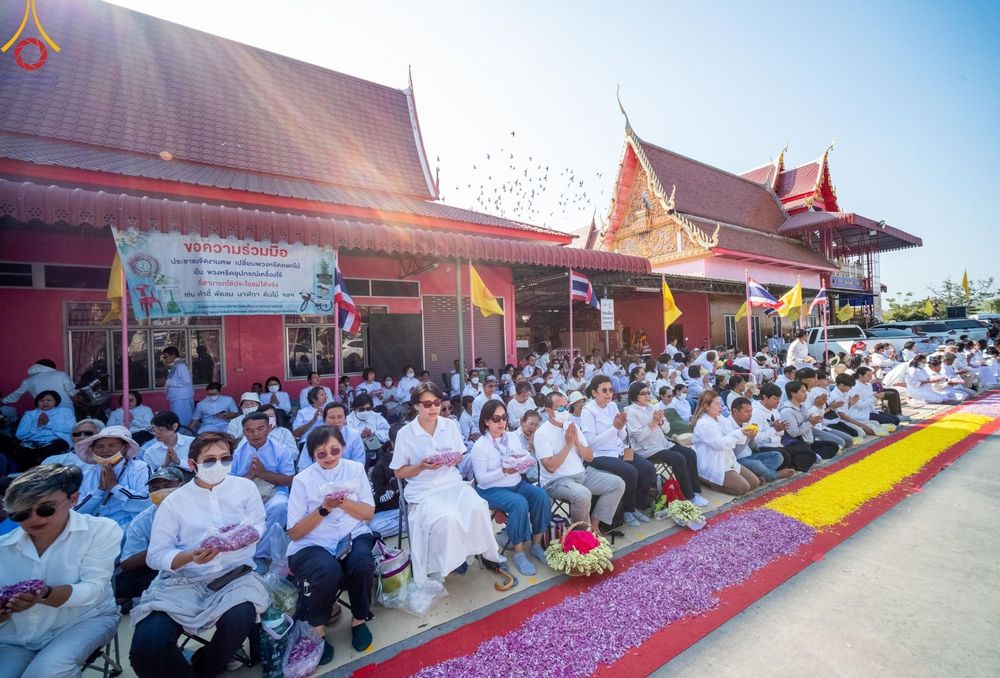 ภาพ No.196163:พิธีต้อนรับพระธรรมยาตรา ณ อนุสรณ์สถานลำดับที่ 4 สถานที่เกิดด้วยกายธรรม วัดโบสถ์(บน) ต.บางคูเวียง จ.นนทบุรี ในโครงการธรรมยาตรา กตัญญูบูชา มหาปูชนียาจารย์ พระมงคลเทพมุนี(สด จนฺทสโร) พระผู้ปราบมาร อนุสรณ์สถาน 7 แห่ง ปีที่ 13 วันที่ 15 มกราคม พ.ศ. 2568