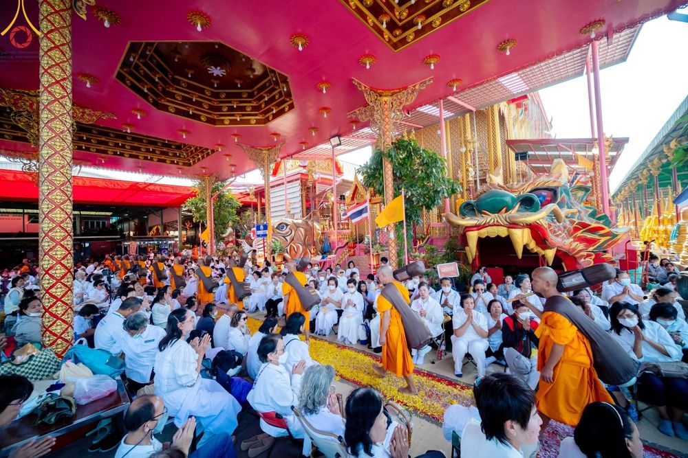 ภาพ No.196204:พิธีต้อนรับพระธรรมยาตรา ณ อนุสรณ์สถานลำดับที่ 4 สถานที่เกิดด้วยกายธรรม วัดโบสถ์(บน) ต.บางคูเวียง จ.นนทบุรี ในโครงการธรรมยาตรา กตัญญูบูชา มหาปูชนียาจารย์ พระมงคลเทพมุนี(สด จนฺทสโร) พระผู้ปราบมาร อนุสรณ์สถาน 7 แห่ง ปีที่ 13 วันที่ 15 มกราคม พ.ศ. 2568