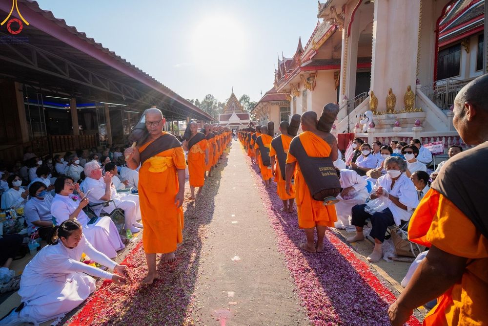 ภาพ No.196236:พิธีต้อนรับพระธรรมยาตรา ณ อนุสรณ์สถานลำดับที่ 4 สถานที่เกิดด้วยกายธรรม วัดโบสถ์(บน) ต.บางคูเวียง จ.นนทบุรี ในโครงการธรรมยาตรา กตัญญูบูชา มหาปูชนียาจารย์ พระมงคลเทพมุนี(สด จนฺทสโร) พระผู้ปราบมาร อนุสรณ์สถาน 7 แห่ง ปีที่ 13 วันที่ 15 มกราคม พ.ศ. 2568