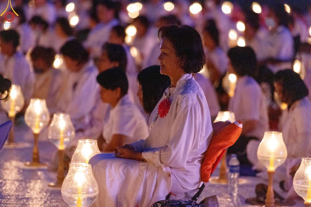 ภาพ No.200747:พิธีจุดประทีปถวายเป็นพุทธบูชา และบูชาธรรมมหาปูชนียาจารย์ ณ อนุสรณ์สถานบางปลา วัดบางปลา อำเภอบางเลน จังหวัดนครปฐม ในโครงการธรรมยาตรา กตัญญูบูชา มหาปูชนียาจารย์ พระมงคลเทพมุนี(สด จนฺทสโร) พระผู้ปราบมาร อนุสรณ์สถาน 7 แห่ง ปีที่ 13 วันที่ 23 มกราคม พ.ศ. 2568