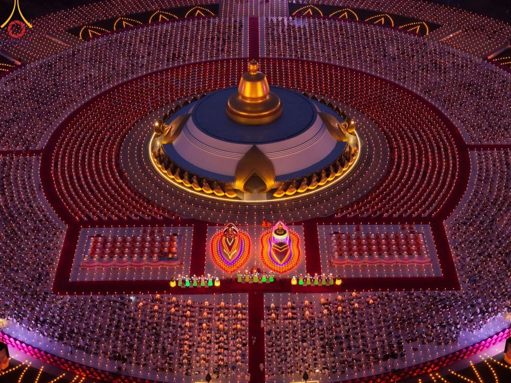 ภาพ No.200774:พิธีจุดประทีปถวายเป็นพุทธบูชา และบูชาธรรมมหาปูชนียาจารย์ ณ อนุสรณ์สถานบางปลา วัดบางปลา อำเภอบางเลน จังหวัดนครปฐม ในโครงการธรรมยาตรา กตัญญูบูชา มหาปูชนียาจารย์ พระมงคลเทพมุนี(สด จนฺทสโร) พระผู้ปราบมาร อนุสรณ์สถาน 7 แห่ง ปีที่ 13 วันที่ 23 มกราคม พ.ศ. 2568
