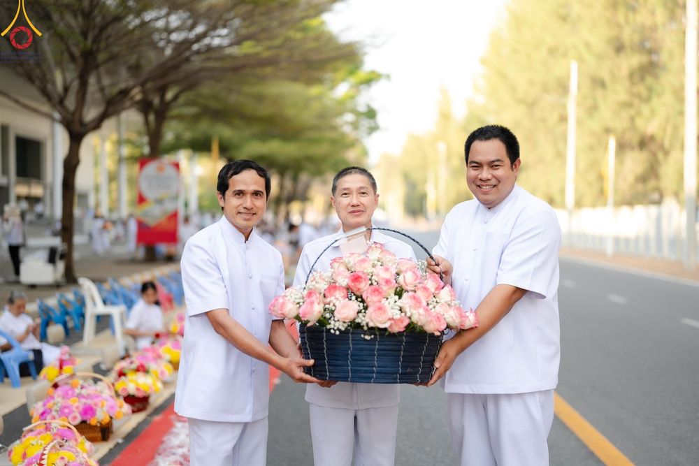 ภาพ No.202387:พิธีต้อนรับพระธรรมยาตรา ณ อนุสรณ์สถานลำดับที่ 7 สถานที่ขยายวิชชาธรรมกาย วัดพระธรรมกาย ต.คลองสาม อ.คลองหลวง จ.ปทุมธานี ในโครงการธรรมยาตรา กตัญญูบูชา มหาปูชนียาจารย์ พระมงคลเทพมุนี(สด จนฺทสโร) พระผู้ปราบมาร อนุสรณ์สถาน 7 แห่ง ปีที่ 13 วันที่ 26 มกราคม 2568