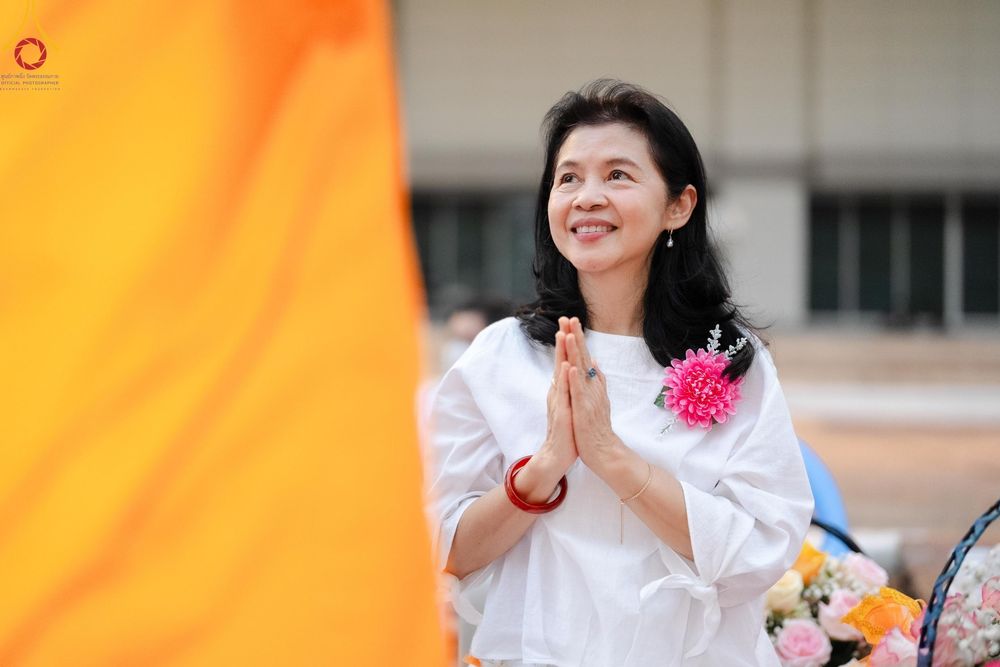 ภาพ No.202504:พิธีต้อนรับพระธรรมยาตรา ณ อนุสรณ์สถานลำดับที่ 7 สถานที่ขยายวิชชาธรรมกาย วัดพระธรรมกาย ต.คลองสาม อ.คลองหลวง จ.ปทุมธานี ในโครงการธรรมยาตรา กตัญญูบูชา มหาปูชนียาจารย์ พระมงคลเทพมุนี(สด จนฺทสโร) พระผู้ปราบมาร อนุสรณ์สถาน 7 แห่ง ปีที่ 13 วันที่ 26 มกราคม 2568