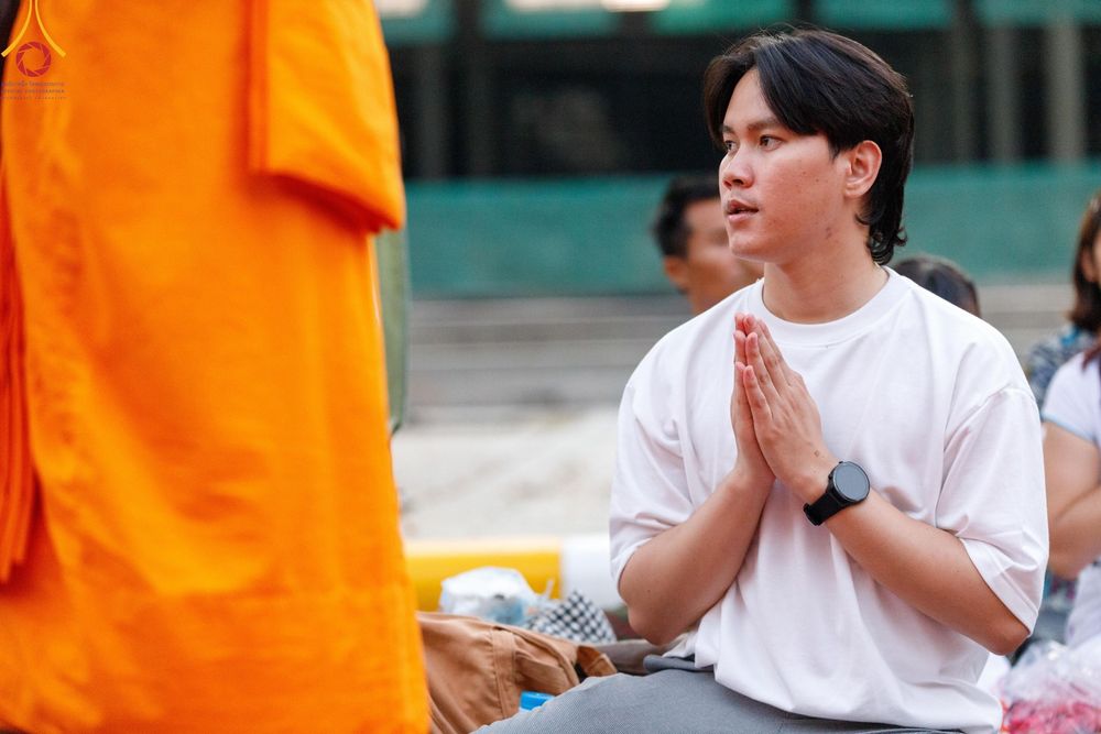 ภาพ No.202506:พิธีต้อนรับพระธรรมยาตรา ณ อนุสรณ์สถานลำดับที่ 7 สถานที่ขยายวิชชาธรรมกาย วัดพระธรรมกาย ต.คลองสาม อ.คลองหลวง จ.ปทุมธานี ในโครงการธรรมยาตรา กตัญญูบูชา มหาปูชนียาจารย์ พระมงคลเทพมุนี(สด จนฺทสโร) พระผู้ปราบมาร อนุสรณ์สถาน 7 แห่ง ปีที่ 13 วันที่ 26 มกราคม 2568