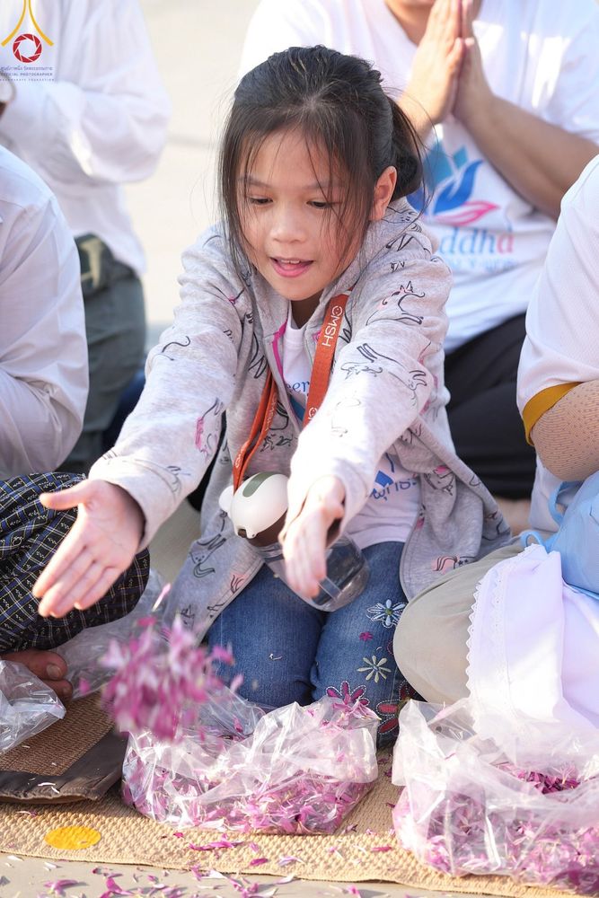 ภาพ No.203895:พิธีต้อนรับพระธรรมยาตรา ณ อนุสรณ์สถานลำดับที่ 5 สถานที่เผยแผ่วิชชาธรรมกายครั้งแรก อนุสรณ์สถานบางปลา วัดบางปลา อำเภอบางเลน จังหวัดนครปฐม ในโครงการธรรมยาตรา กตัญญูบูชา มหาปูชนียาจารย์ พระมงคลเทพมุนี(สด จนฺทสโร) พระผู้ปราบมาร ปีที่ 13 วัน 19 มกราคม พ.ศ.2568