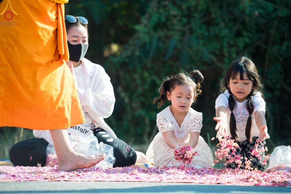ภาพ No.203947:พิธีต้อนรับพระธรรมยาตรา ณ อนุสรณ์สถานลำดับที่ 5 สถานที่เผยแผ่วิชชาธรรมกายครั้งแรก อนุสรณ์สถานบางปลา วัดบางปลา อำเภอบางเลน จังหวัดนครปฐม ในโครงการธรรมยาตรา กตัญญูบูชา มหาปูชนียาจารย์ พระมงคลเทพมุนี(สด จนฺทสโร) พระผู้ปราบมาร ปีที่ 13 วัน 19 มกราคม พ.ศ.2568