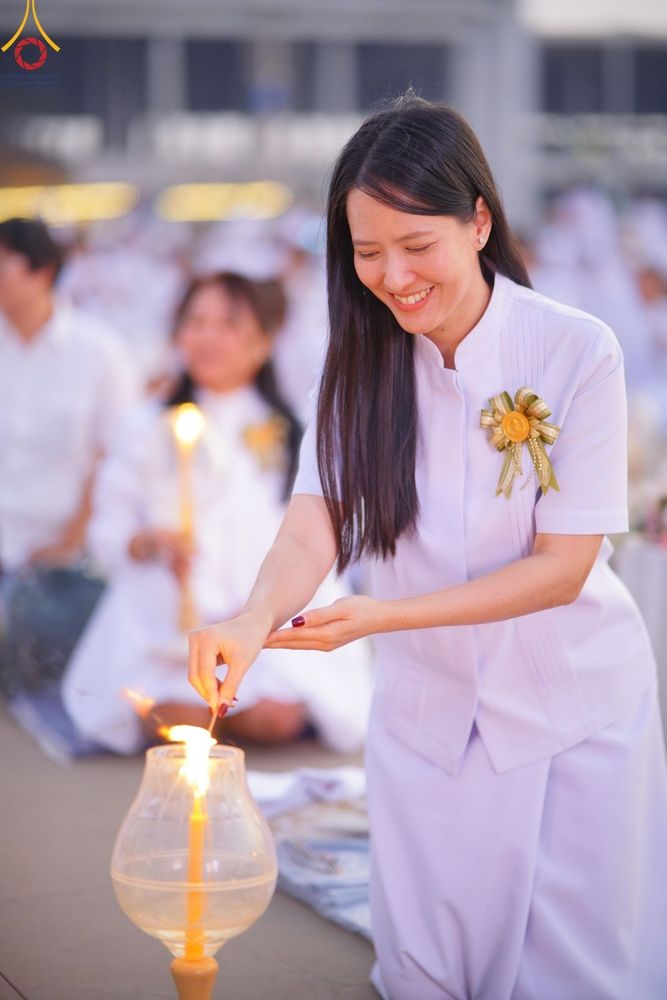 ภาพ No.204869:พิธีจุดประทีปถวายเป็นพุทธบูชา และบูชาธรรมมหาปูชนียาจารย์ ณ วัดพระธรรมกาย ตำบลคลองสาม อำเภอคลองหลวง จังหวัดปทุมธานี ในโครงการธรรมยาตรา กตัญญูบูชา มหาปูชนียาจารย์ พระมงคลเทพมุนี(สด จนฺทสโร) พระผู้ปราบมาร ปีที่ 13 วันที่ 31 มกราคม พ.ศ. 2568
