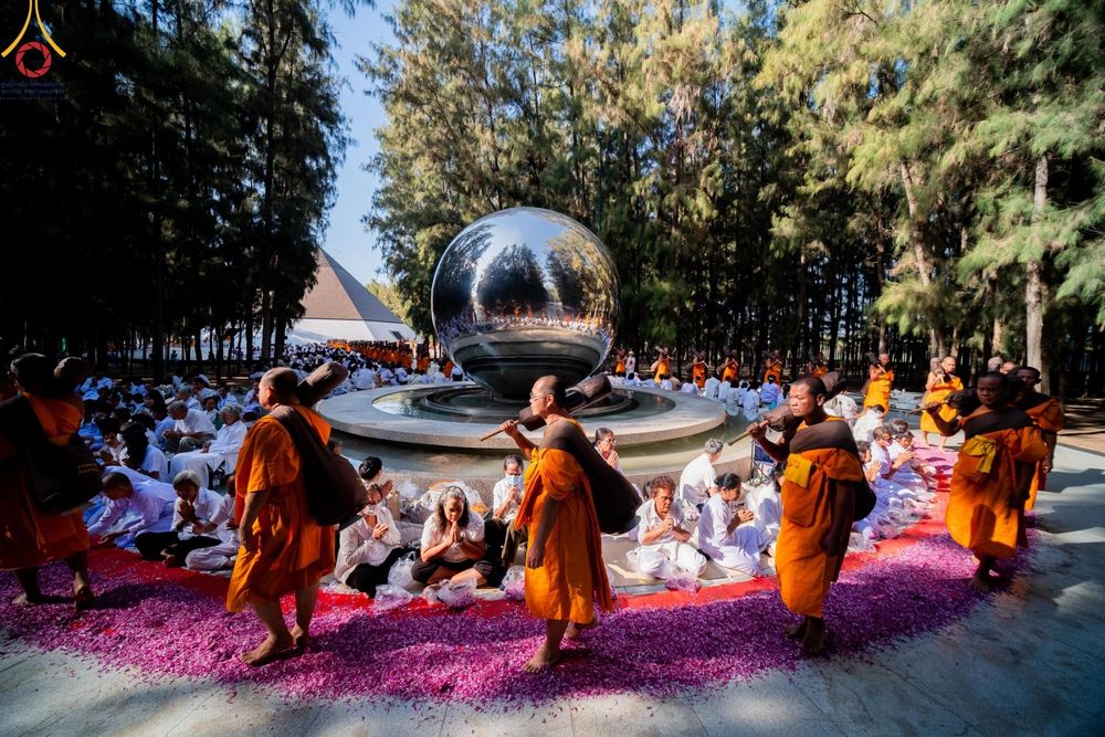 ภาพ No.205305:พิธีต้อนรับพระธรรมยาตรา ณ อนุสรณ์สถาน สถานที่เกิดในเพศสมณะ วัดสองพี่น้อง อำเภอสองพี่น้อง จังหวัดสุพรรณบุรี ในโครงการธรรมยาตรา กตัญญูบูชา มหาปูชนียาจารย์ พระมงคลเทพมุนี(สด จนฺทสโร) พระผู้ปราบมาร อนุสรณ์สถาน 7 แห่ง ปีที่ 13 วันที่ 11 มกราคม พ.ศ. 2568