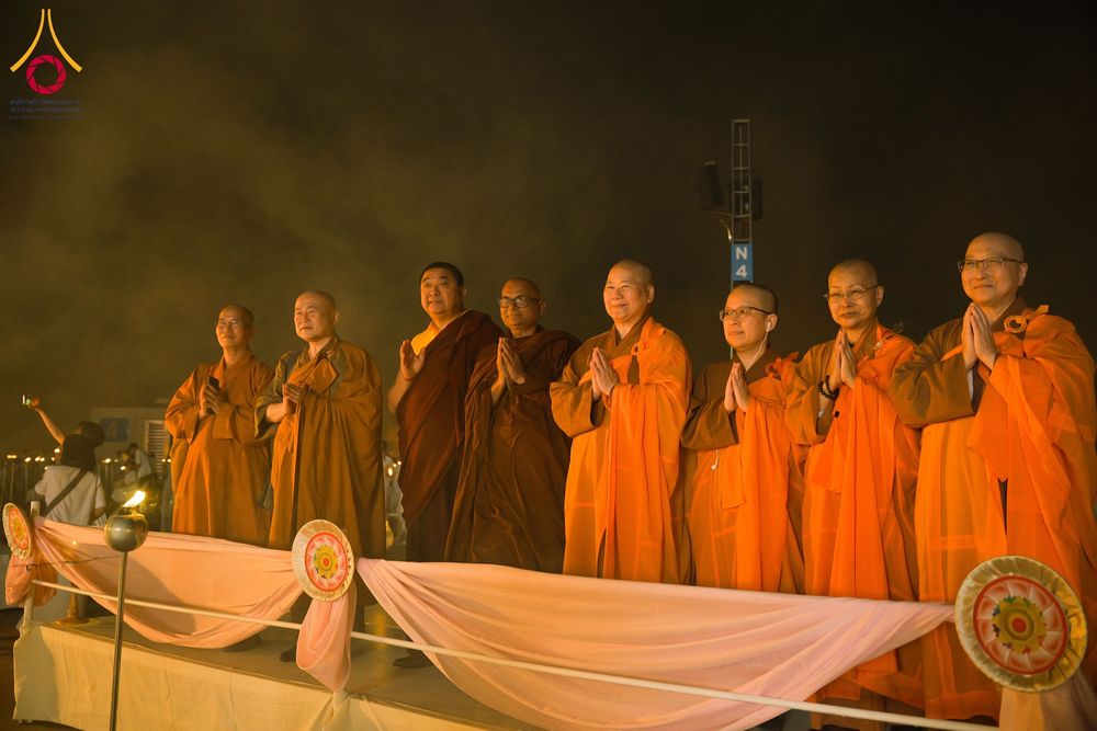 ภาพ No.207869:พิธีเวียนประทักษิณและจุดมาฆประทีป ในวันมาฆบูชา วันพุธที่ 12 กุมภาพันธ์ พ.ศ. 2568 ณ พระมหาธรรมกายเจดีย์ วัดพระธรรมกาย