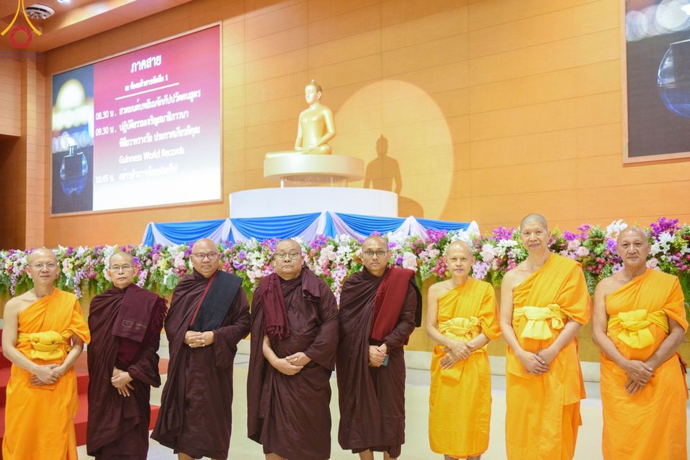 ภาพ No.208403:พิธีตักบาตร และปฏิบัติธรรมช่วงสาย ในวันมาฆบูชา วันพุธที่ 12 กุมภาพันธ์ พ.ศ. 2568 ณ วัดพระธรรมกาย จังหวัดปทุมธานี