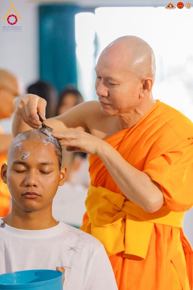 ภาพ No.284480:วันพุธที่ 17  ธันวาคม พ.ศ.2568  พิธีปลงผมนาคธรรมทายาท  โครงการบรรพชาสามเณรและบวชอุบาสิกาแก้ว  ณ วิทยาลัยศรีวิจายา (Sekolah Tinggi Agama Buddha Negeri Sriwijaya) เมืองตังเกอรัง จังหวัดบันเตน ประเทศอินโดนีเซีย