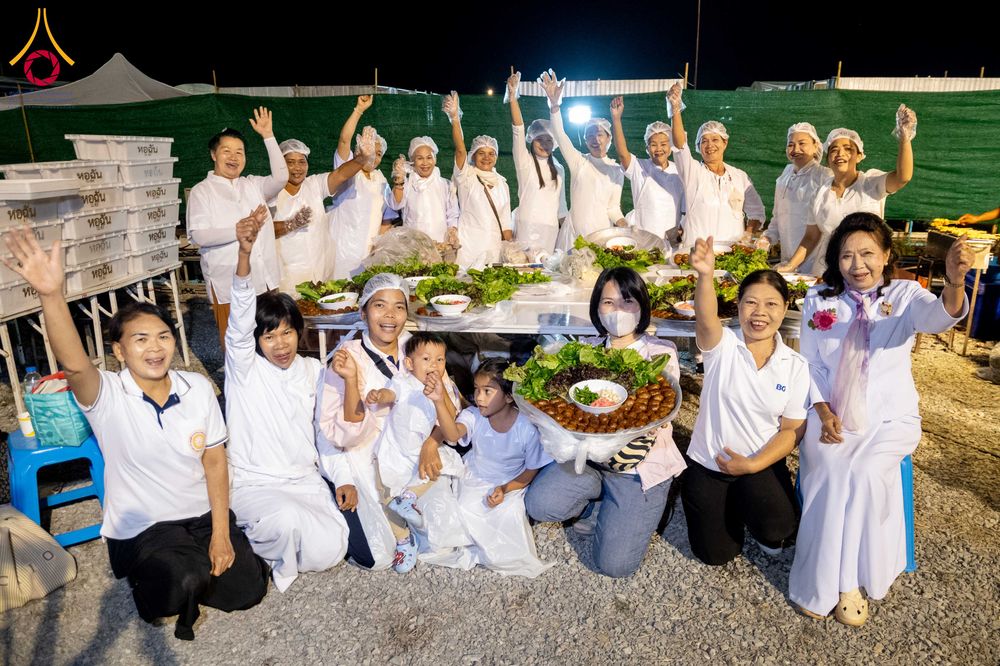 ภาพ No.301683:วันที่ 24 มกราคม พ.ศ. 2569 พิธีถวายภัตตาหารเป็นสังฆทาน แด่พระธรรมยาตรา ณ อนุสรณ์สถานบางปลา วัดบางปลา อำเภอบางเลน จังหวัดนครปฐม ในโครงการธรรมยาตรา กตัญญูบูชา มหาปูชนียาจารย์ พระมงคลเทพมุนี(สด จนฺทสโร) พระผู้ปราบมาร อนุสรณ์สถาน 7 แห่ง ปีที่ 14