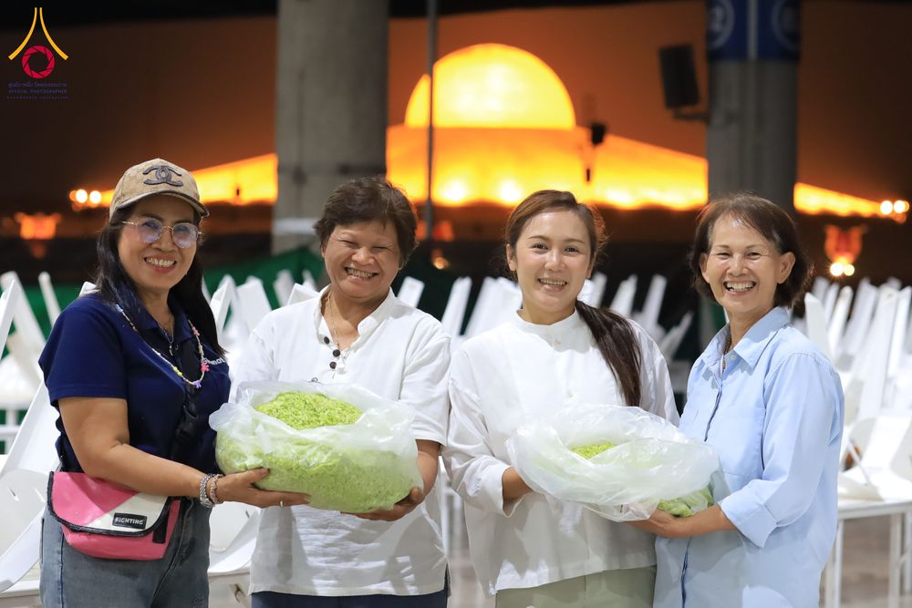 ภาพ No.303321:วันที่ 15-21 มกราคม พ.ศ.2569 ปลิดกลีบดอกเบญจทรัพย์ เพื่อโปรยต้อนรับพระธรรมยาตรา ในโครงการธรรมยาตรา กตัญญูบูชา มหาปูชนียาจารย์ พระมงคลเทพมุนี(สด จนฺทสโร) พระผู้ปราบมาร อนุสรณ์สถาน 7 แห่ง ปีที่ 14 ณ วิหารคด วัดพระธรรมกาย