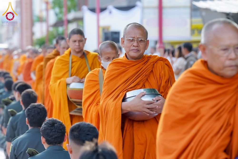 ภาพ No.313960:วันอาทิตย์ที่ 14 มีนาคม พ.ศ. 2569 ทำบุญเมืองหาดใหญ่ตักบาตรพระ 1,109 รูป เติมบุญใหญ่ หลังวิกฤตมหาอุทกภัย ณ ซุ้มประตูไชน่าทาวน์ ถนนศุภสารรังสรรค์ อ.หาดใหญ่ จ.สงขลา