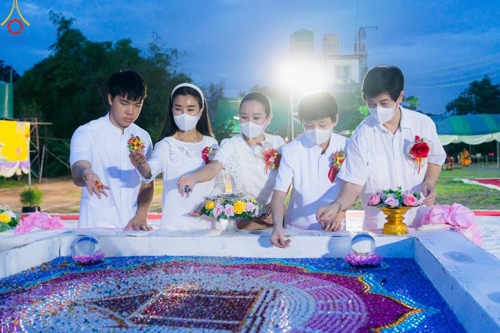 ภาพ No.81431:พิธีทอดผ้าป่า วางดวงแก้วบรมจักรพรรดิ  โปรยรัตนชาติ และพิธีตอกเสาเข็มมงคลต้นแรก อาคาร 80 ปี หลวงพ่อธัมมชโย ณ ศูนย์ปฏิบัติธรรมวิหารแดง อำเภอวิหารแดง จังหวัดสระบุรี วันอาทิตย์ที่ 28 พฤษภาคม พ.ศ.2566