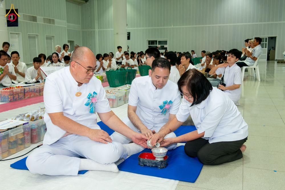 ภาพ No.322880:วันเสาร์ที่ 18 เมษายน พ.ศ. 2569 ตักบาตรฉลองพระใหม่ โครงการอุปสมบทหมู่ธรรมทายาท ระดับอุดมศึกษา รุ่นที่ 53 ภาคฤดูร้อน  ณ ฟ้องปฏิบัติธรรม ชั้นลอย 1/2 มหารัตนวิหารคด คอร์ 13 วัดพระธรรมกาย