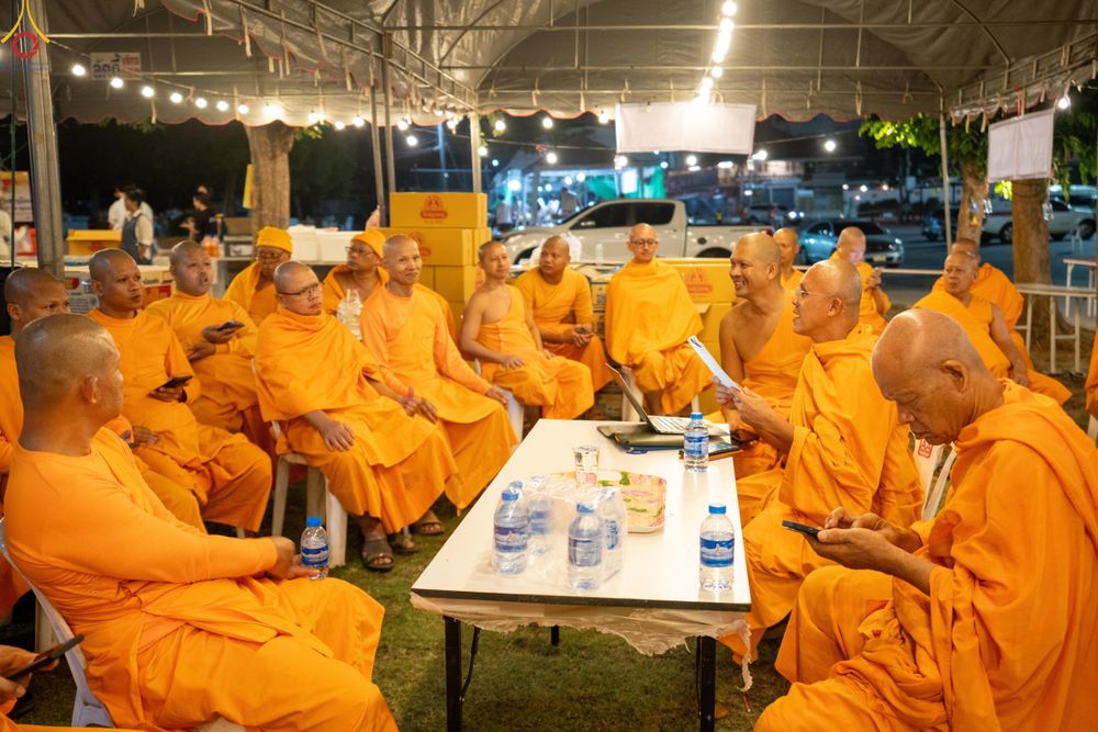 ภาพ No.282455:วันที่ 19 -20 ธันวาคม พ.ศ.2568 เบื้องหลังความสำเร็จ ของการจัดงานตักบาตร พระ 10,000 รูป Skywalk กาญจนบุรี