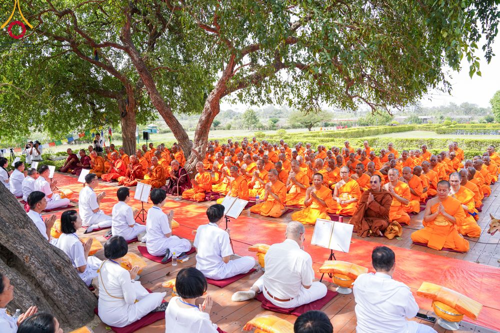 ภาพ No.314177:วันจันทร์ที่ 16 มีนาคม พ.ศ. 2569 พิธีถวายบาตรอัฐบริขาร และพิธีขอนิสัยแก่สามเณรธรรมทายาท 500 รูป ณ วิหารมายาเทวี ประเทศเนปาล