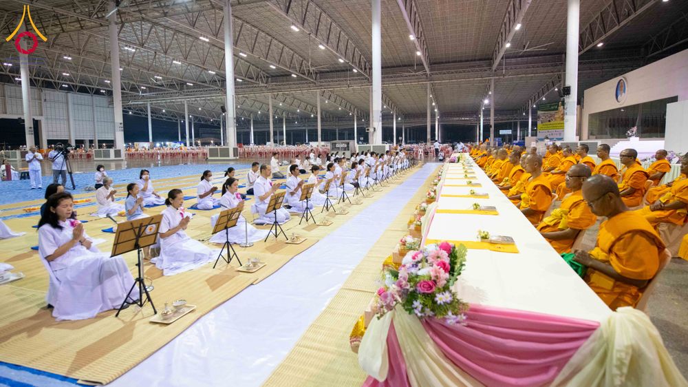 ภาพ No.303536:วันที่ 27 มกราคม พ.ศ. 2569 พิธีถวายภัตตาหารเป็นสังฆทาน แด่พระธรรมยาตรา ณ วัดพระธรรมกาย  จังหวัดปทุมธานี ในโครงการธรรมยาตรา กตัญญูบูชา มหาปูชนียาจารย์ พระมงคลเทพมุนี(สด จนฺทสโร) พระผู้ปราบมาร อนุสรณ์สถาน 7 แห่ง ปีที่ 14