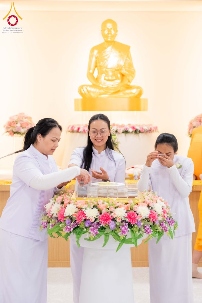 ภาพ No.319179:วันที่ 29 มีนาคม พ.ศ.2569 พิธีอัญเชิญรูปหล่อพระมงคลเทพมุนี (สด จนฺทสโร) ประดิษฐาน ณ ห้องปฏิบัติธรรม “มงคลรัตนโชติ”  วัดพระธรรมกายชิคาโก ประเทศสหรัฐอเมริกา