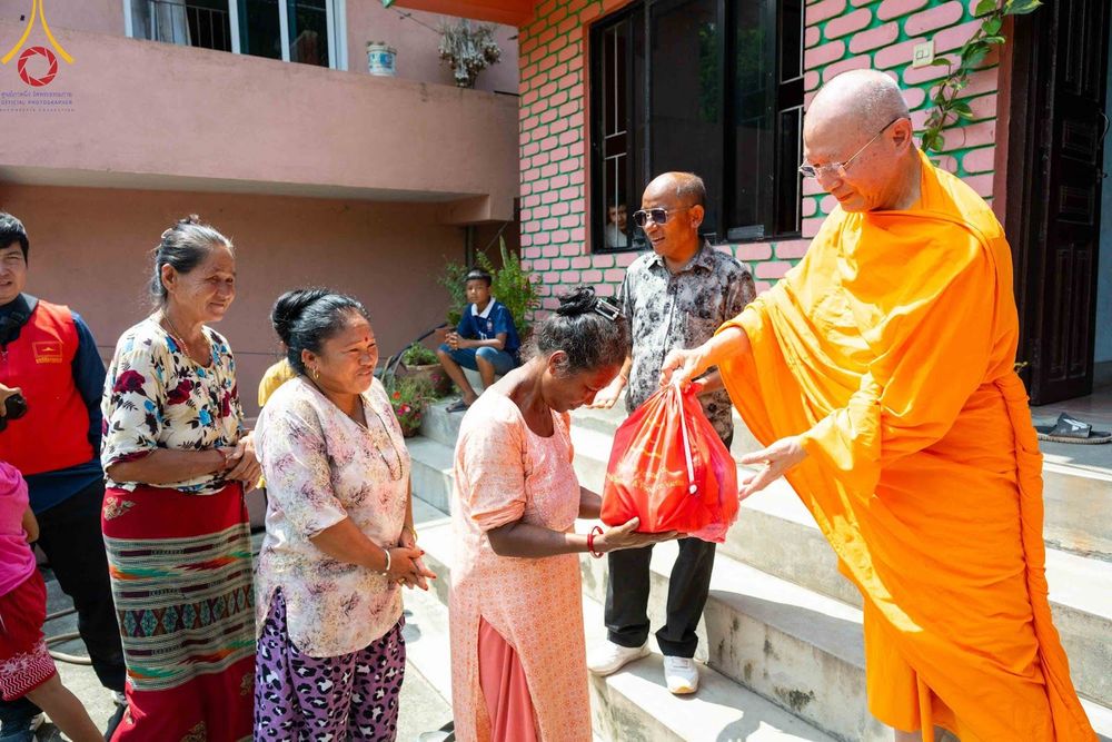 ภาพ No.348036:วันที่ 8 กันยายน พ.ศ.2569 พระธรรมฑูตไทย สายอินเดีย เนปาล พร้อมด้วยคณะสงฆ์เนปาล  วัดไทยลุมพินี วัดพระธรรม และมูลนิธิธรรมกาย ร่วมช่วยเหลือผู้ประสบภัยน้ำท่วมประเทศเนปาล