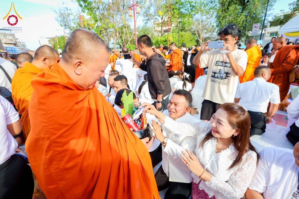 ภาพ No.313980:วันอาทิตย์ที่ 14 มีนาคม พ.ศ. 2569 ทำบุญเมืองหาดใหญ่ตักบาตรพระ 1,109 รูป เติมบุญใหญ่ หลังวิกฤตมหาอุทกภัย ณ ซุ้มประตูไชน่าทาวน์ ถนนศุภสารรังสรรค์ อ.หาดใหญ่ จ.สงขลา