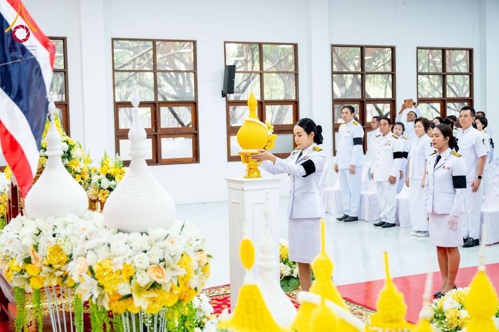 ภาพ No.276100:วันที่ 5 ธันวาคม พ.ศ. 2568 พสกนิกรอำเภอคลองหลวง พร้อมใจบำเพ็ญกุศลอุทิศถวาย “ในหลวงรัชกาลที่ 9” น้อมรำลึกในพระมหากรุณาธิคุณ เนื่องในวันคล้ายวันพระบรมราชสมภพ วันชาติ และวันพ่อแห่งชาติ ณ อาคารปลูกศรัทธา 2 วัดพระธรรมกาย อำเภอคลองหลวง จังหวัดปทุมธานี