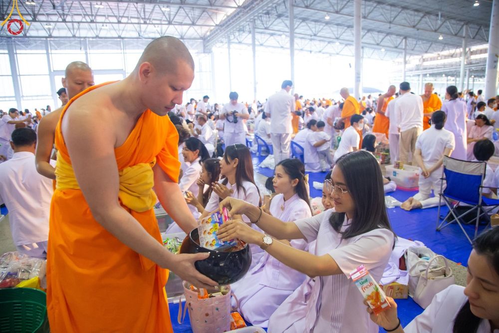 ภาพ No.207319:พิธีตักบาตร และปฏิบัติธรรมช่วงสาย ในวันมาฆบูชา วันพุธที่ 12 กุมภาพันธ์ พ.ศ. 2568 ณ วัดพระธรรมกาย จังหวัดปทุมธานี
