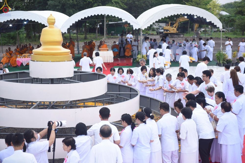 ภาพ No.246940:วันอาทิตย์ที่ 14 กันยายน พ.ศ. 2568 พิธีทอดผ้าป่า ซื้อดิน ปรับพื้นที่ลานธรรม  และพิธีกลั่นแผ่นดิน โปรยทราย สถาปนาองค์พระเจดีย์ เพื่อสร้างสันติภาพโลก  ณ ศูนย์ปฏิบัติธรรมสระบุรี อ.พระพุทธบาท จ.สระบุรี