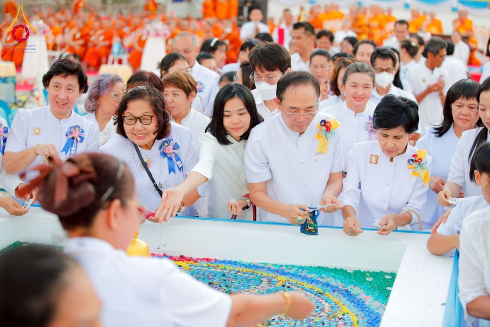 ภาพ No.275171:วันอาทิตย์ที่ 30 พฤศจิกายน พ.ศ. 2568 พิธีตอกเสาเข็ม "สร้างองค์พระเจดีย์เพื่อสร้างสันติภาพโลก" ต้นสุดท้าย ณ ศูนย์ปฏิบัติธรรมระยอง (บ้านช่องลม)