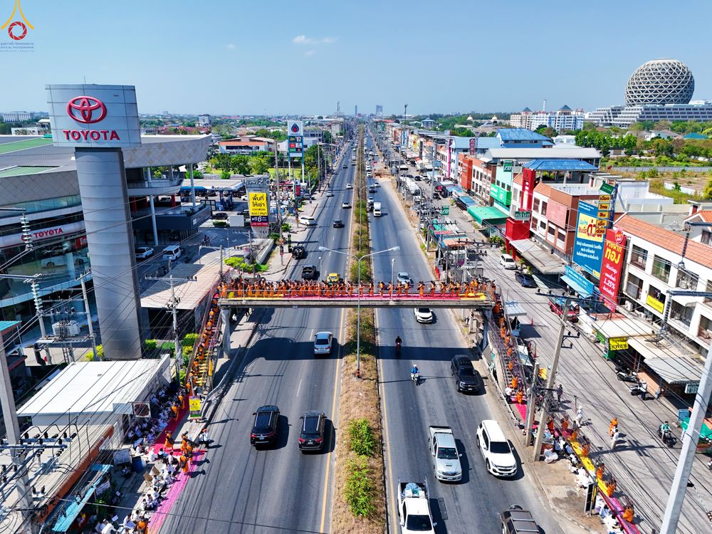 ภาพ No.304284:วันที่ 25 มกราคม พ.ศ. 2569 พิธีต้อนรับพระธรรมยาตรา  รร.สามัคคีราษฏร์บำรุง-วัดพระธรรมกาย ในโครงการธรรมยาตรา กตัญญูบูชา มหาปูชนียาจารย์ พระมงคลเทพมุนี(สด จนฺทสโร) พระผู้ปราบมาร อนุสรณ์สถาน 7 แห่ง ปีที่ 14