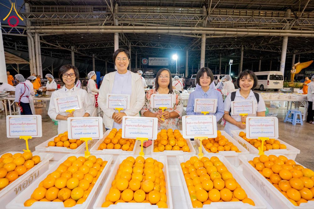 ภาพ No.303510:วันที่ 27 มกราคม พ.ศ. 2569 พิธีถวายภัตตาหารเป็นสังฆทาน แด่พระธรรมยาตรา ณ วัดพระธรรมกาย  จังหวัดปทุมธานี ในโครงการธรรมยาตรา กตัญญูบูชา มหาปูชนียาจารย์ พระมงคลเทพมุนี(สด จนฺทสโร) พระผู้ปราบมาร อนุสรณ์สถาน 7 แห่ง ปีที่ 14