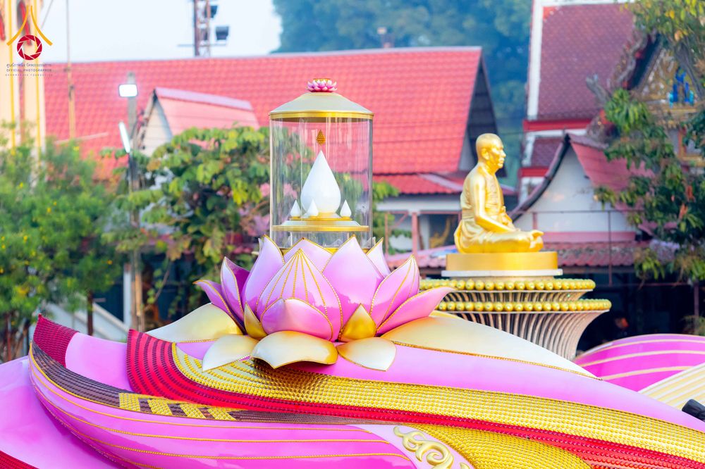 ภาพ No.297395:วันที่ 15 มกราคม พ.ศ.2569 พระธรรมยาตราปฏิบัติธรรมและถ่ายภาพหมู่ประวัติศาสตร์ อนุสรณ์สถานลำดับที่ 4 สถานที่เกิดด้วยกายธรรม  ณ วัดโบสถ์บน ต.บางคูเวียง จ.นนทบุรี ในโครงการธรรมยาตรา กตัญญูบูชา มหาปูชนียาจารย์ พระมงคลเทพมุนี(สด จนฺทสโร) พระผู้ปราบมาร อนุสรณ์ส