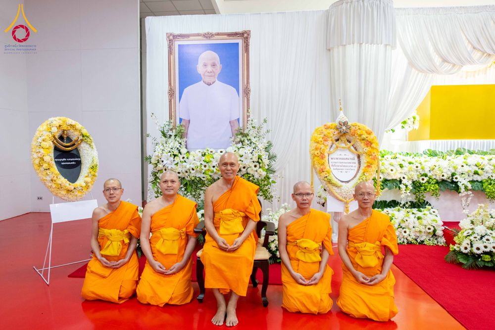 ภาพ No.314498:วันพฤหัสบดีที่ 19 มีนาคม พ.ศ. 2569 พิธีบำเพ็ญกุศล คุณพ่อณรงค์ จินตมากุล โยมบิดา พระครูปลัดรัตนวีรวัฒน์ (รังสฤษดิ์ อิทฺธิจินตโก) ที่ปรึกษาเจ้าคณะจังหวัดปทุมธานี เจ้าอาวาสวัดพระธรรมกาย  ณ ห้องปลูกศรัทธา 2 วัดพระธรรมกาย ปทุมธานี