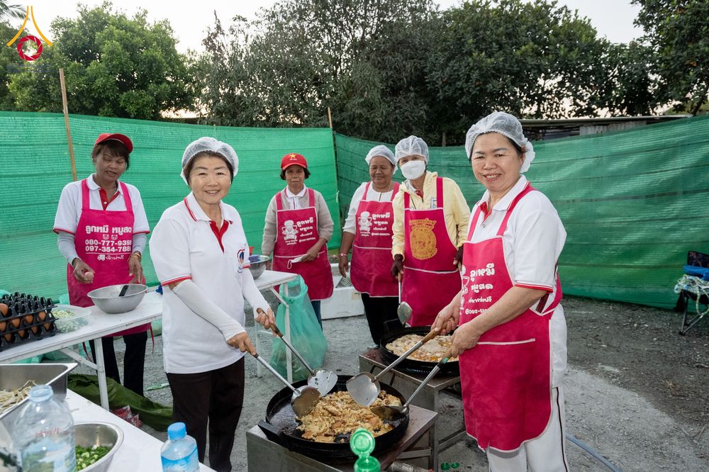 ภาพ No.289786:วันที่ 8 มกราคม พ.ศ. 2569 พิธีถวายภัตตาหารเป็นสังฆทาน แด่พระธรรมยาตรา ณ อนุสรณ์สถานคลองบางนางแท่น อ.สามพราน จ.นครปฐม ในโครงการธรรมยาตรา กตัญญูบูชา มหาปูชนียาจารย์ พระมงคลเทพมุนี(สด จนฺทสโร) พระผู้ปราบมาร อนุสรณ์สถาน 7 แห่ง ปีที่ 14