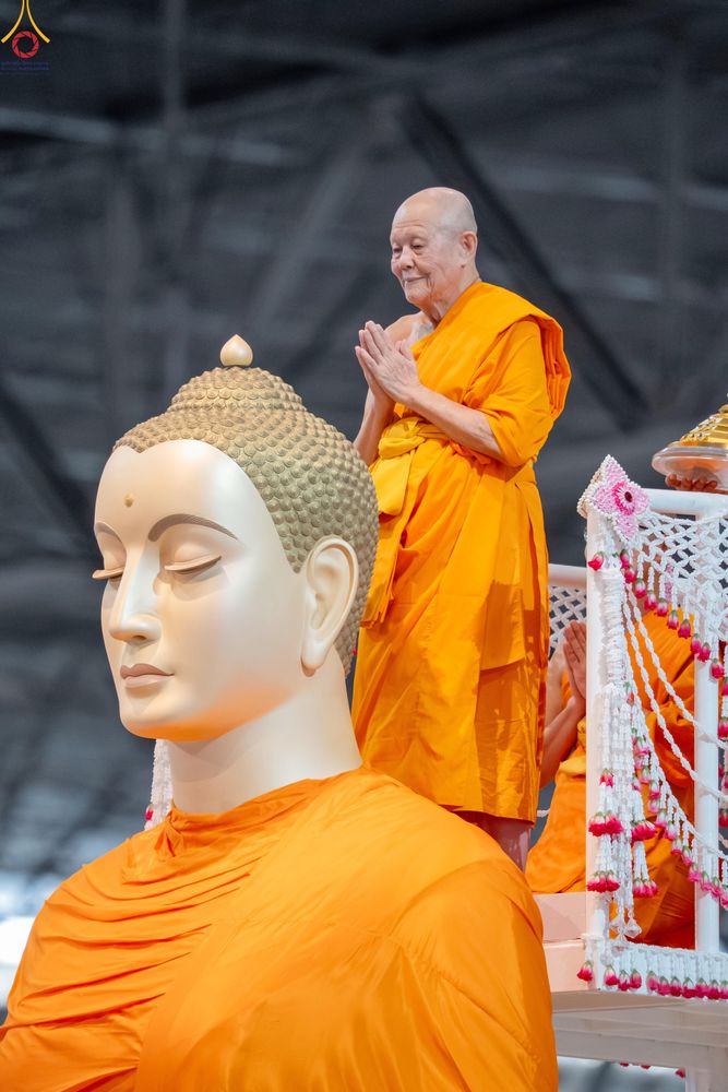 ภาพ No.341944:วันพุธที่ 29 กรกฎาคม พ.ศ. 2569 พิธีประดิษฐานพระบรมสารีริกธาตุภายในเกศดอกบัวตูมองค์พระธรรมกายเพื่ออัญเชิญไปประดิษฐาน  วัดพุทธสันติวัน ธรรมชัย เมืองนาคปูร์ รัฐมหาราษฏระ ประเทศอินเดีย ณ  วัดพระธรรมกาย จ.ปทุมธานี