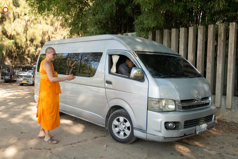 ภาพ No.301467:ภาพเบื้องหลังอาสาสมัครรวมใจ ชุดที่ 4 ในโครงการธรรมยาตรา กตัญญูบูชา มหาปูชนียาจารย์ พระมงคลเทพมุนี(สด จนฺทสโร) พระผู้ปราบมาร อนุสรณ์สถาน 7 แห่ง ปีที่ 14