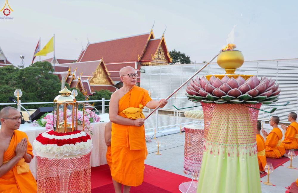 ภาพ No.302865:วันที่ 24 มกราคม พ.ศ. 2569 พิธีจุดประทีปธรรมถวายเป็นพุทธบูชา  และบูชาธรรมมหาปูชนียาจารย์  ณ อาคารธรรมยาตรา กตัญญูบูชามหาปูชนียาจารย์  ตรงข้ามวัดปากน้ำภาษีเจริญ จ.กรุงเทพมหานคร ในโครงการธรรมยาตรา กตัญญูบูชา มหาปูชนียาจารย์ พระมงคลเทพมุนี(สด จนฺทสโร) พระผู