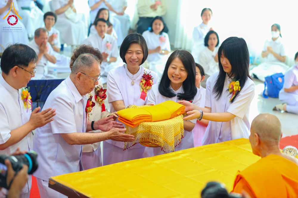 ภาพ No.291163:วันพุธที่ 7 มกราคม พ.ศ. 2569  พิธีบรรจุพระบรมสารีริกธาตุภายในพระเกตุองค์พระประธาน สมโภชพระประธาน พระธรรมกาย พิธีทอดผ้าป่า บุญแสงสว่าง ติดตั้งโซล่าเซล ณ ศูนย์ปฏิบัติธรรมพระมงคลเทพมุนี อ.สองพี่น้อง จ.สุพรรณบุรี