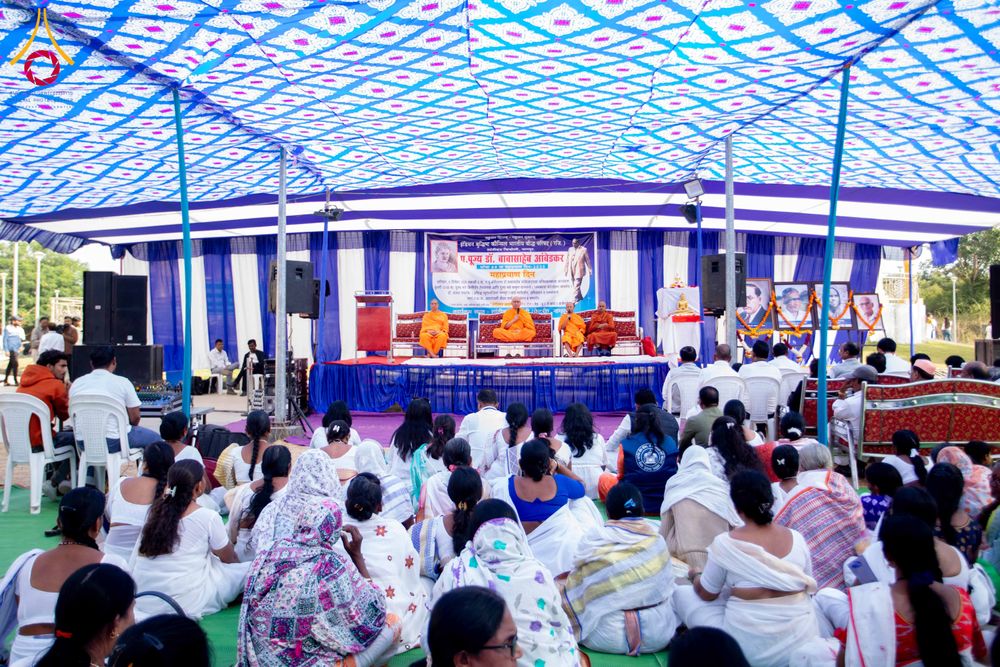 ภาพ No.283756:วันที่ 6-7 ธันวาคม พ.ศ. 2568  พิธีรับมอบหนังสือแสดงเจตจำนงถวายสิทธิครอบครองและใช้ประโยชน์วัดสันติวัน เมืองนาคปูร์  พิธีจุดโคมประทีปถวายเป็นพุทธบูชา และอุทิศบุญกุศลแด่ ดร.บี.อาร์. อัมเบดการ์  พิธีบูชาข้าวพระถ่ายทอดสดจากประเทศไทย