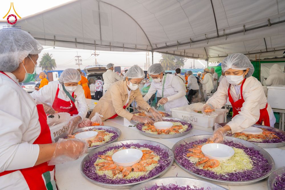 ภาพ No.291338:วันที่ 10 มกราคม พ.ศ. 2569 พิธีถวายภัตตาหารเป็นสังฆทาน แด่พระธรรมยาตรา ณ อนุสรณ์สถานคลองบางนางแท่น อ.สามพราน จ.นครปฐม ในโครงการธรรมยาตรา กตัญญูบูชา มหาปูชนียาจารย์ พระมงคลเทพมุนี(สด จนฺทสโร) พระผู้ปราบมาร อนุสรณ์สถาน 7 แห่ง ปีที่ 14