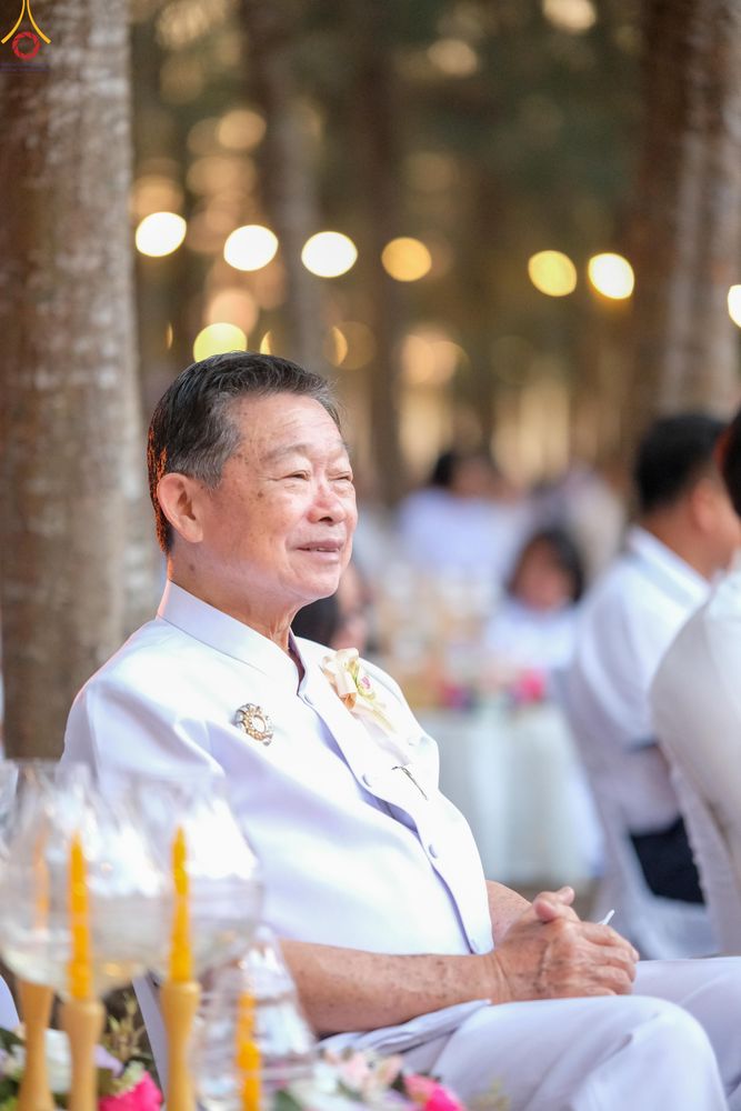 ภาพ No.290109:วันที่ 6 มกราคม พ.ศ. 2569 พิธีจุดประทีปถวายเป็นพุทธบูชา และบูชาธรรมมหาปูชนียาจารย์ (ภาพชุดที่ 2) ณ อนุสรณ์สถานมหาวิหารพระมงคลเทพมุนี (โลตัสแลนด์) อ.สองพี่น้อง จ.สุพรรณบุรี ในโครงการธรรมยาตรา กตัญญูบูชา มหาปูชนียาจารย์ พระมงคลเทพมุนี(สด จนฺทสโร) พระผู้ปรา