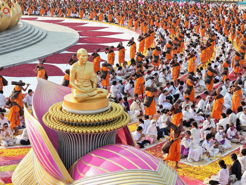 ภาพ No.299613:วันที่ 18 มกราคม พ.ศ. 2569 พิธีต้อนรับพระธรรมยาตรา (ภาพชุดที่ 2) ณ อนุสรณ์สถานลำดับที่ 5  สถานที่เผยแผ่วิชชาธรรมกายครั้งแรก อนุสรณ์สถานบางปลา วัดบางปลา อำเภอบางเลน จังหวัดนครปฐม ในโครงการธรรมยาตรา กตัญญูบูชา มหาปูชนียาจารย์ พระมงคลเทพมุนี(สด จนฺทสโร) พระ