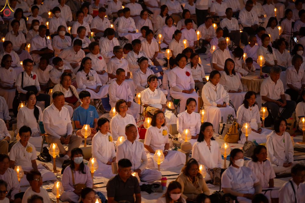 ภาพ No.294123:วันที่ 13 มกราคม พ.ศ. 2569 พิธีจุดประทีปถวายเป็นพุทธบูชา และบูชาธรรมมหาปูชนียาจารย์  (ภาพชุดที่ 2) ณ วัดสองพี่น้อง ต.ต้นตาล อ.สองพี่น้อง จ.สุพรรณบุรี ในโครงการธรรมยาตรา กตัญญูบูชา มหาปูชนียาจารย์ พระมงคลเทพมุนี(สด จนฺทสโร) พระผู้ปราบมาร อนุสรณ์สถาน 7 แห่