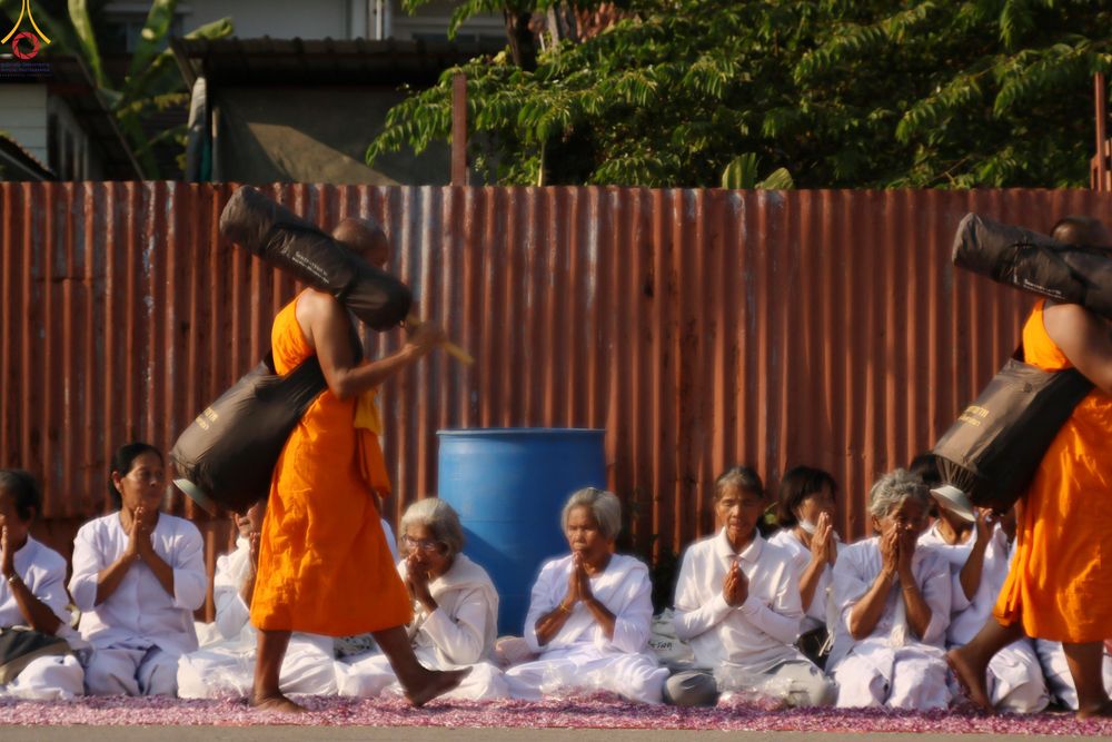 ภาพ No.295072:วันที่ 14 มกราคม พ.ศ. 2569 พิธีต้อนรับพระธรรมยาตรา อนุสรณ์สถานลำดับที่ 4  สถานที่เกิดด้วยกายธรรม ณ วัดโบสถ์บน ต.บางคูเวียง จ.นนทบุรี ในโครงการธรรมยาตรา กตัญญูบูชา มหาปูชนียาจารย์ พระมงคลเทพมุนี(สด จนฺทสโร) พระผู้ปราบมาร อนุสรณ์สถาน 7 แห่ง ปีที่ 14