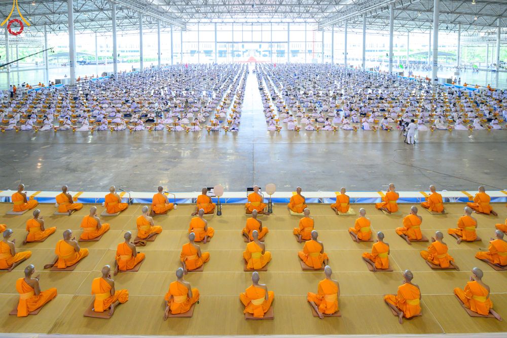 ภาพ No.51959:ประมวลภาพพิธีกฐินสัมฤทธิ์ ปีที่ 15 และกฐินสมทบ วัดกัลยาณมิตรทั้งภายในและต่างประเทศ ปีที่ 5