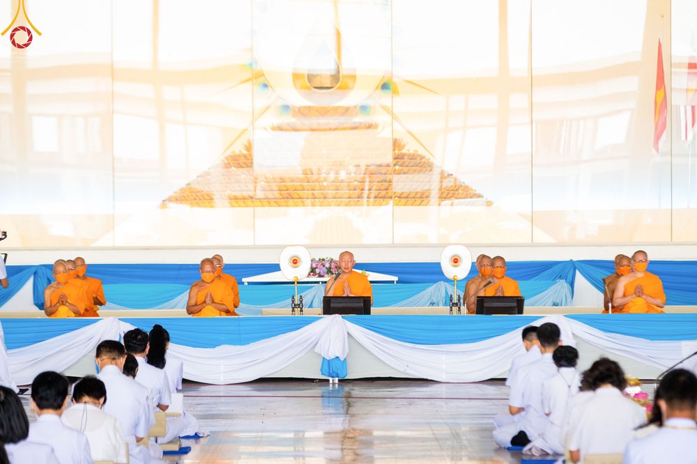 ภาพ No.51985:ประมวลภาพพิธีกฐินสัมฤทธิ์ ปีที่ 15 และกฐินสมทบ วัดกัลยาณมิตรทั้งภายในและต่างประเทศ ปีที่ 5