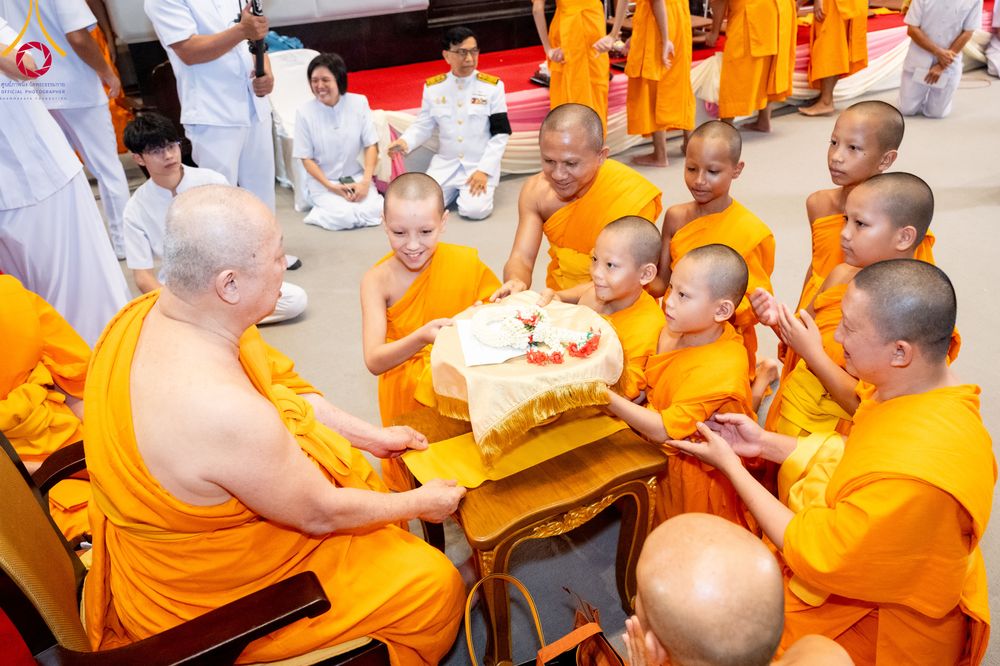 ภาพ No.332393:วันเสาร์ที่ 6 มิถุนายน พ.ศ.2569 พิธีต้อนรับสัญญาบัตร พัดยศ พระราชภาวนาวชิรวิเทศ วิ. ณ อุโบสถพระไตรปิฏก วัดพระธรรมกาย