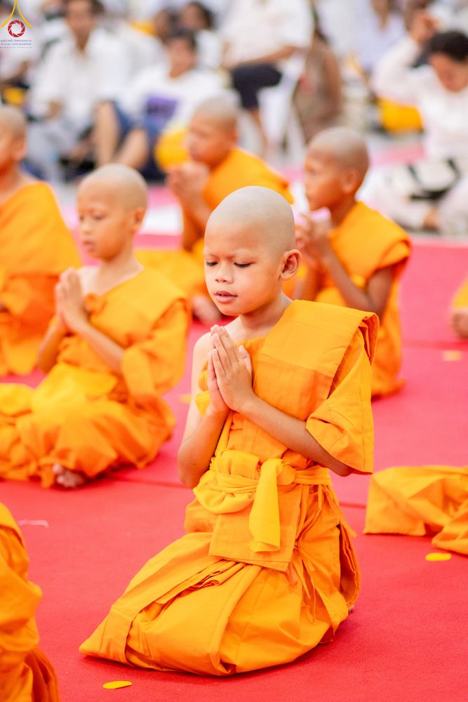 ภาพ No.320194:วันเสาร์ที่ 4 เมษายน 2569 พิธีตัดปอยผม ขอขมาผู้ปกครอง  มอบบาตร-ผ้าไตร และพิธีบรรพชาสามเณร 87 รูป  ณ ศูนย์ปฏิบัติธรรมระยอง(บ้านช่องลม)  ต.บางบุตร อ.บ้านค่าย จ.ระยอง